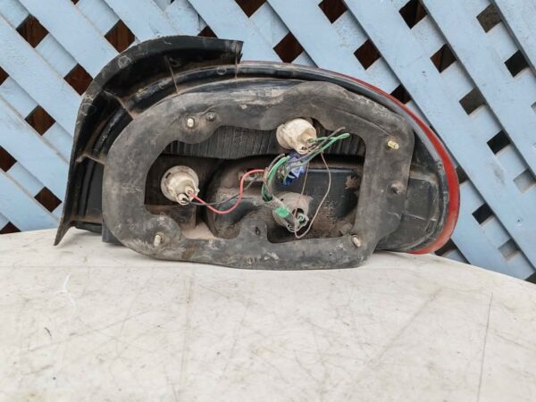 Foco trasero izquierdo Hyundai Accent 1998 - 1999 - Imagen 5