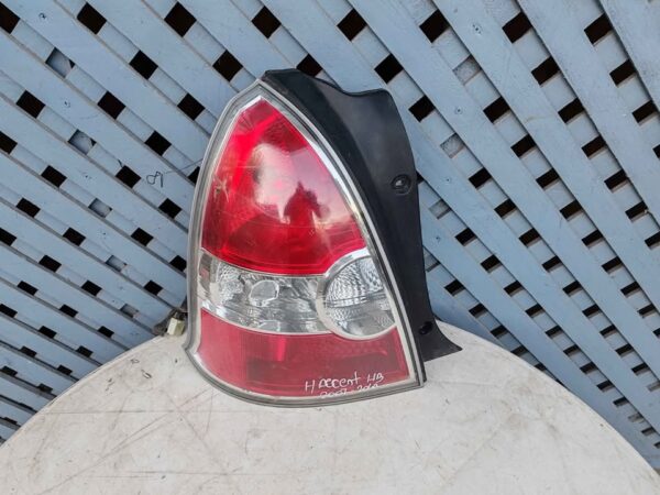 Foco trasero izquierdo Hyundai Accent HB 2007 - 2010 - Imagen 2
