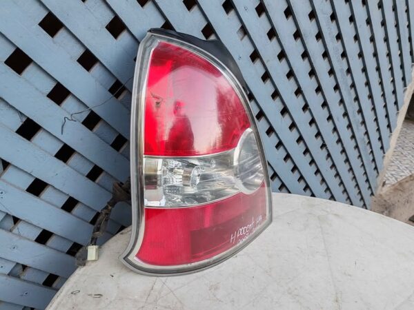 Foco trasero izquierdo Hyundai Accent HB 2007 - 2010 - Imagen 3