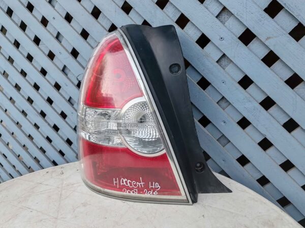 Foco trasero izquierdo Hyundai Accent HB 2007 - 2010 - Imagen 4