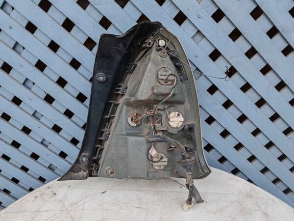 Foco trasero izquierdo Hyundai Accent HB 2007 - 2010 - Imagen 6