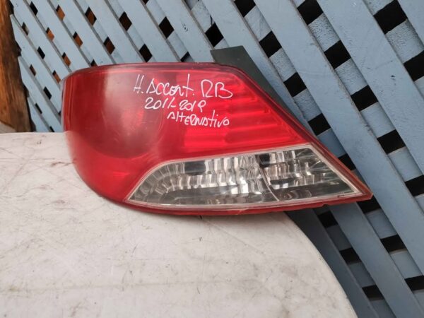 Foco trasero izquierdo Hyundai Accent RB 2011 - 2015 - Imagen 3