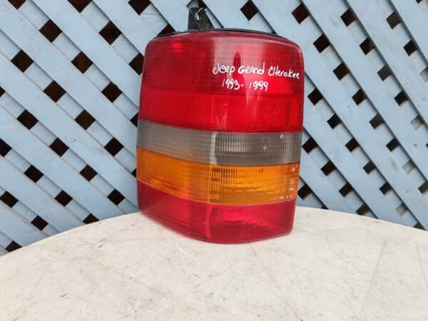 Foco trasero izquierdo Jeep Grand Cherokee 1993 - 1999