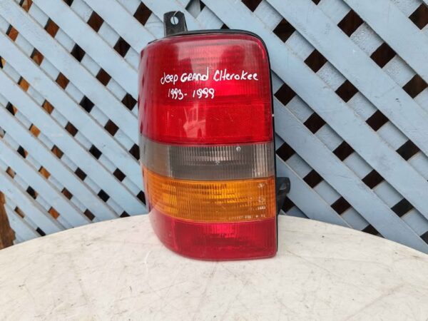 Foco trasero izquierdo Jeep Grand Cherokee 1993 - 1999 - Imagen 2