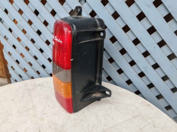 Foco trasero izquierdo Jeep Grand Cherokee 1993 - 1999 - Imagen 4
