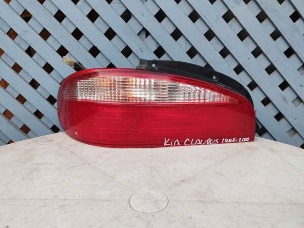 Foco trasero izquierdo Kia Clarus 1996 - 2000