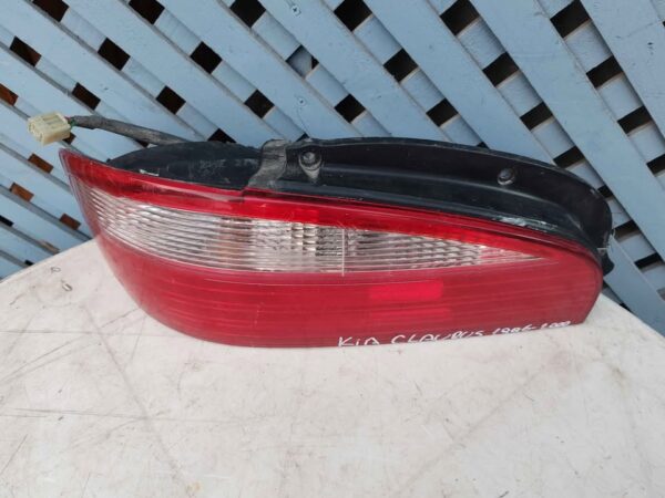 Foco trasero izquierdo Kia Clarus 1996 - 2000 - Imagen 4