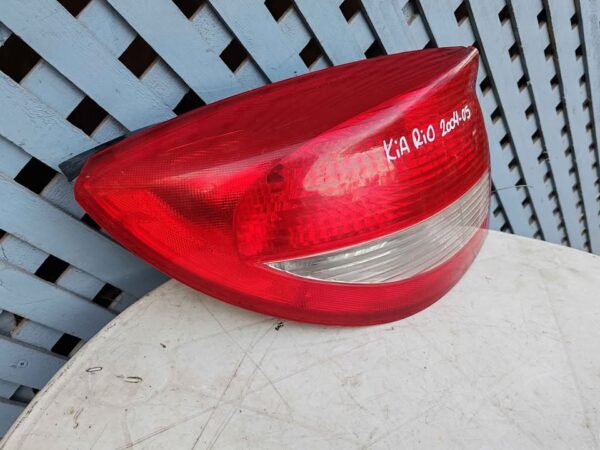 Foco trasero izquierdo Kia Rio 2004 - 2005 - Imagen 2