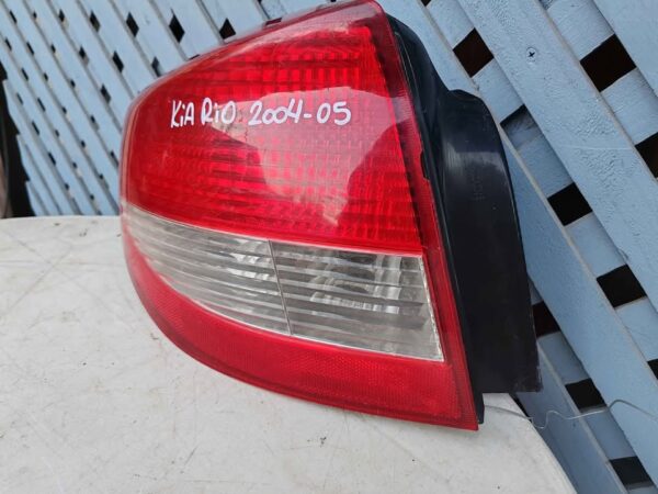 Foco trasero izquierdo Kia Rio 2004 - 2005 - Imagen 3
