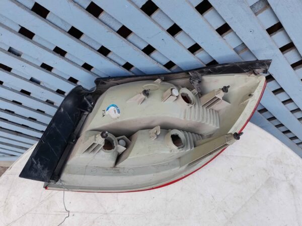 Foco trasero izquierdo Kia Rio 2004 - 2005 - Imagen 7