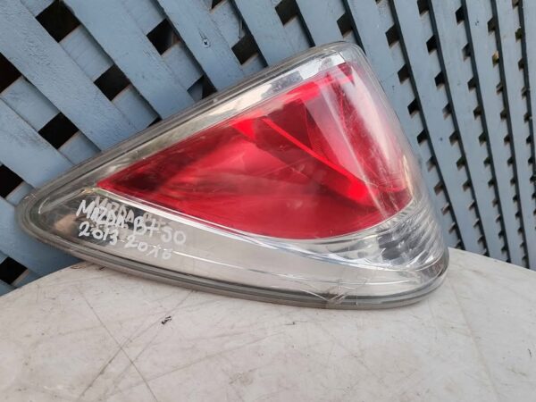 Foco trasero izquierdo Mazda BT50 2013 - 2016 - Imagen 3