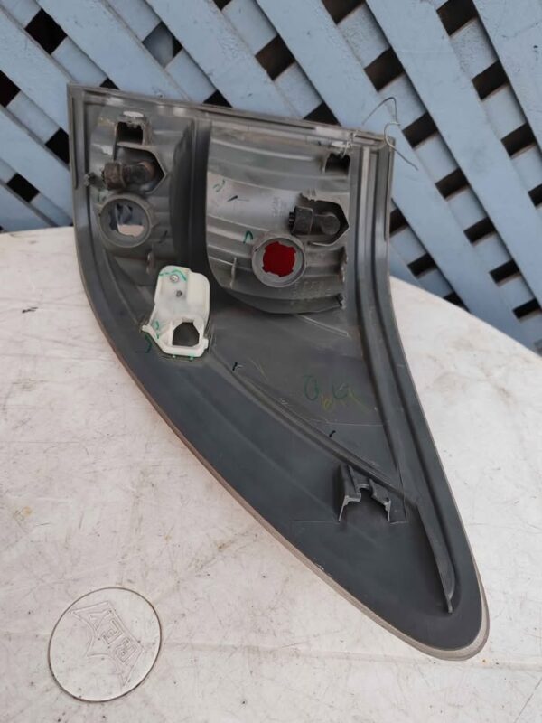 Foco trasero izquierdo Mazda BT50 2013 - 2016 - Imagen 8