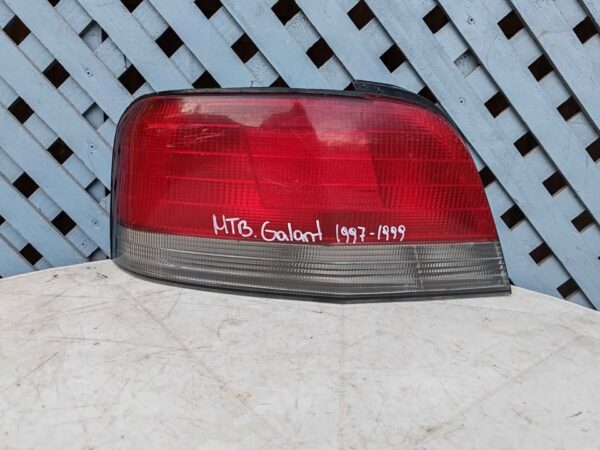 Foco trasero izquierdo Mitsubishi Galant 1997 - 1999