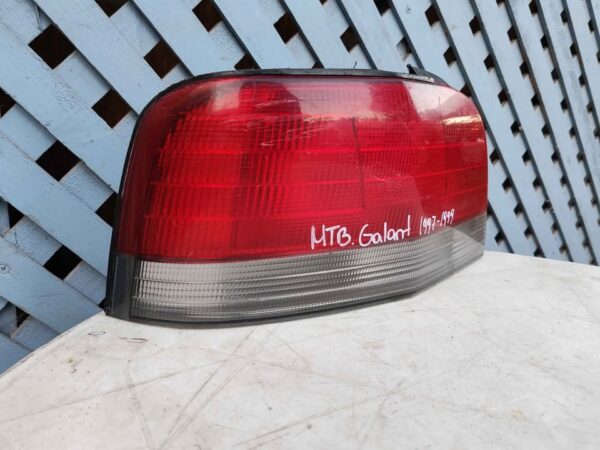 Foco trasero izquierdo Mitsubishi Galant 1997 - 1999 - Imagen 2