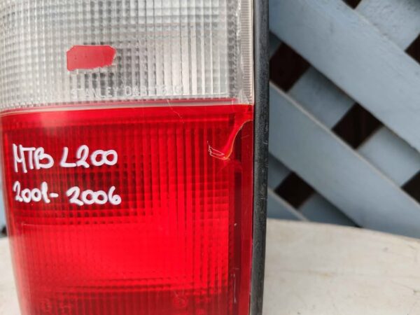 Foco trasero izquierdo Mitsubishi L200 2001 - 2006 - Imagen 3