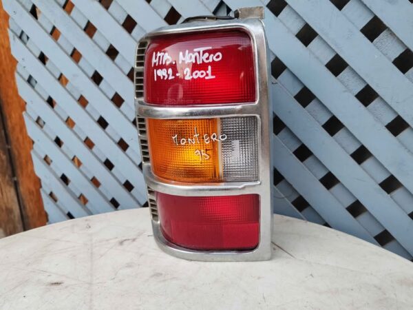 Foco trasero izquierdo Mitsubishi Montero 1992 - 2000 - Imagen 3