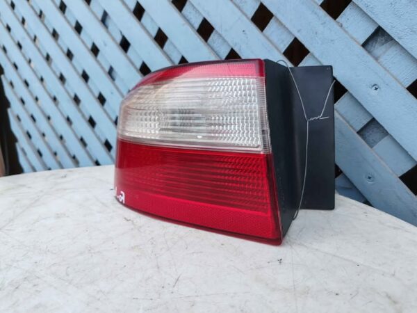 Foco trasero izquierdo Renault Laguna 2001 - 2007 - Imagen 3