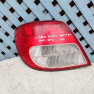 Foco trasero izquierdo Subaru Impreza HB 2001 - 2003