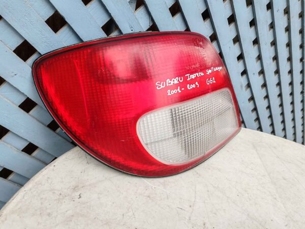 Foco trasero izquierdo Subaru Impreza HB 2001 - 2003 - Imagen 2