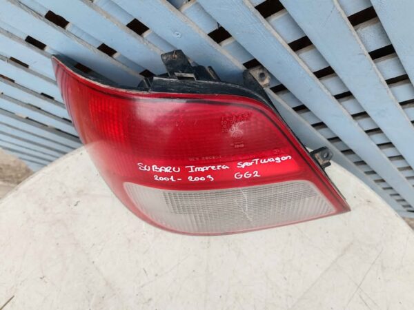 Foco trasero izquierdo Subaru Impreza HB 2001 - 2003 - Imagen 5