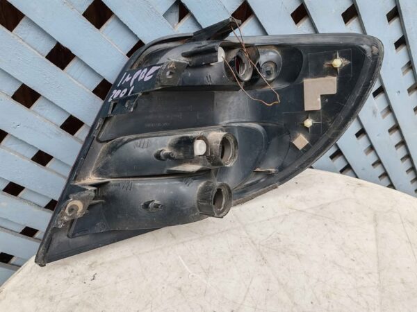 Foco trasero izquierdo Subaru Impreza HB 2001 - 2003 - Imagen 6