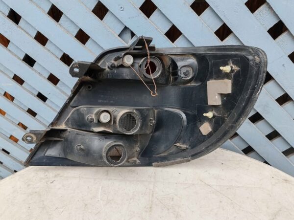Foco trasero izquierdo Subaru Impreza HB 2001 - 2003 - Imagen 7