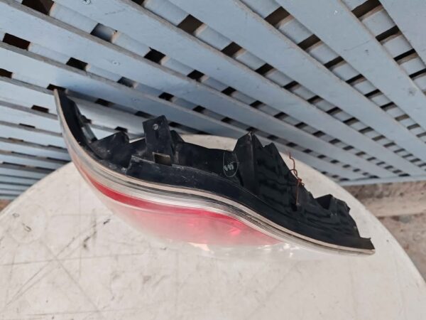 Foco trasero izquierdo Subaru Impreza HB 2004 - 2007 - Imagen 6