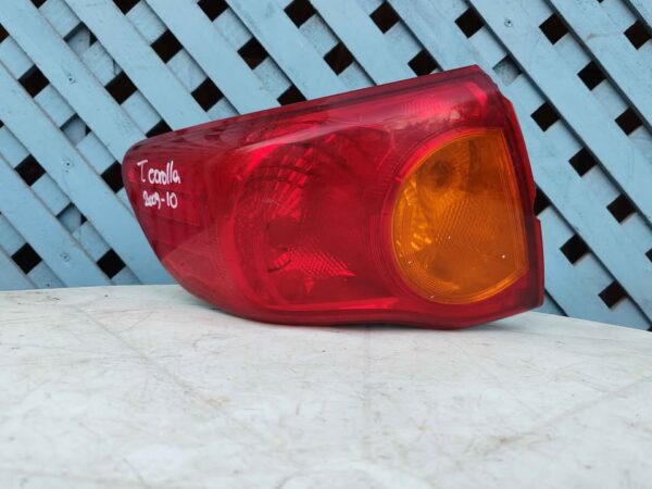 Foco trasero izquierdo Toyota Corolla 2009 - 2010