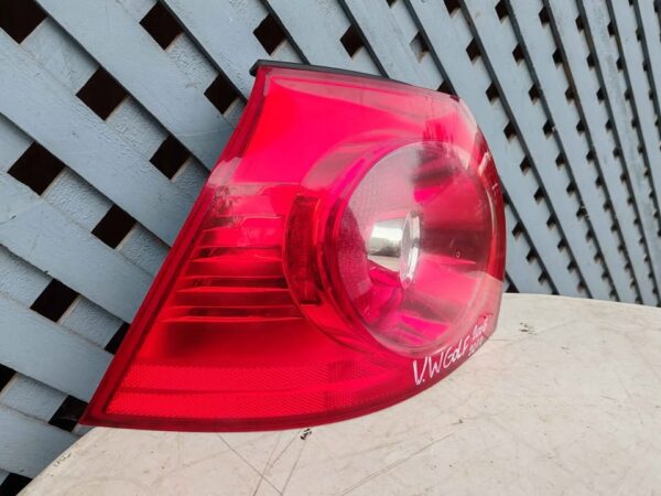 Foco trasero izquierdo Volkswagen Golf 2008 - 2010 - Imagen 3
