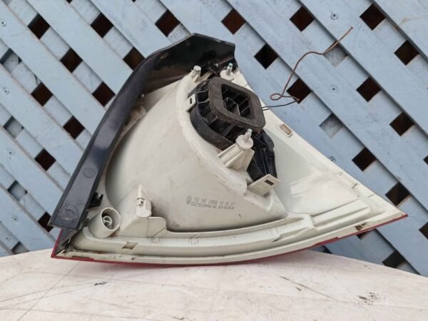 Foco trasero izquierdo Volkswagen Golf 2008 - 2010 - Imagen 6