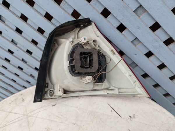 Foco trasero izquierdo Volkswagen Golf 2008 - 2010 - Imagen 7