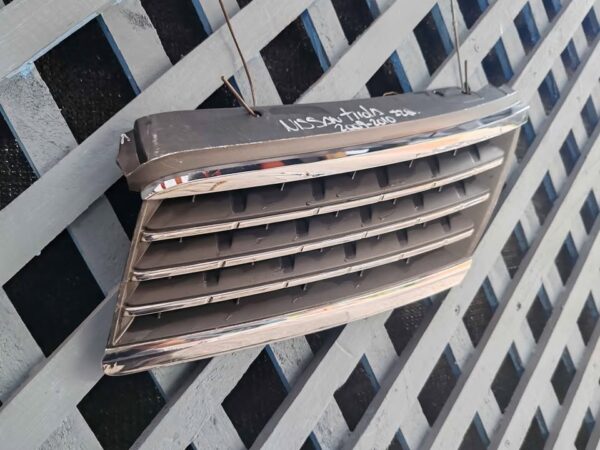 Máscara izquierda Nissan Tiida 2009 - 2010 - Imagen 4