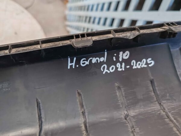 Moldura de parachoque trasero Hyundai Grand i10 HB 2021 - 2024 - Imagen 8