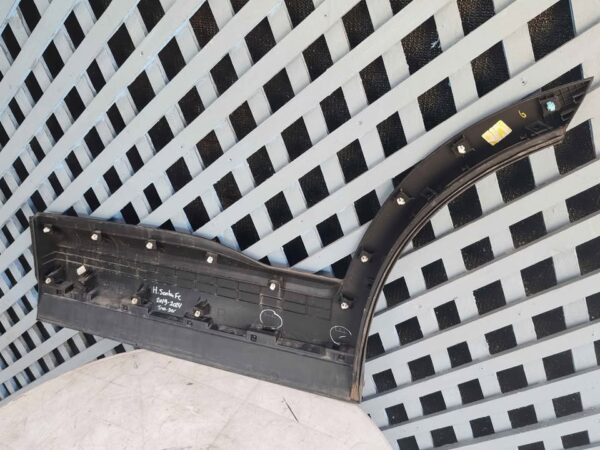 Moldura de puerta trasera derecha Hyundai Santa Fe 2019 - 2024 - Imagen 7