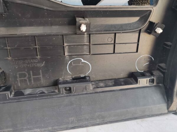 Moldura de puerta trasera derecha Hyundai Santa Fe 2019 - 2024 - Imagen 8