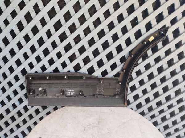 Moldura de puerta trasera derecha Hyundai Santa Fe 2019 - 2024 - Imagen 9