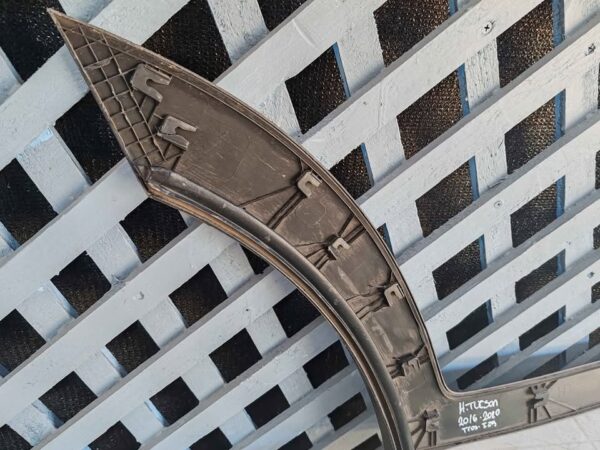 Moldura de puerta trasera izquierda Hyundai Tucson 2016 - 2021 - Imagen 5