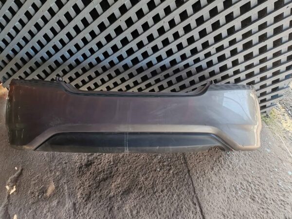 Parachoque trasero Nissan Versa 2016 - 2019