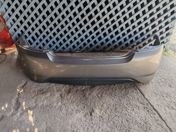 Parachoque trasero Nissan Versa 2016 - 2019 - Imagen 6