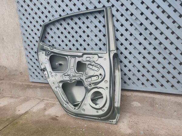 Puerta trasera izquierda Hyundai Grand i10 sedan 2021 - 2025 - Imagen 6