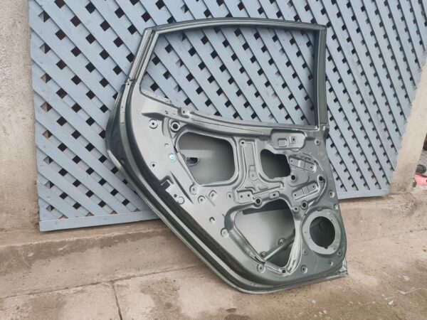 Puerta trasera izquierda Hyundai Grand i10 sedan 2021 - 2025 - Imagen 7
