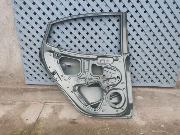 Puerta trasera izquierda Hyundai Grand i10 sedan 2021 - 2025 - Imagen 8