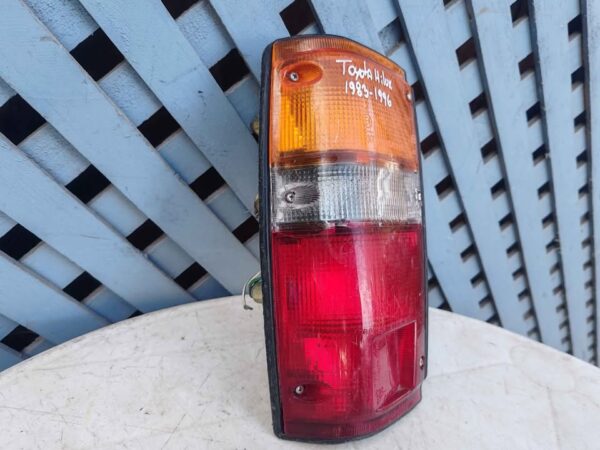 Foco trasero Toyota Hilux 1983 - 1996 - Imagen 2