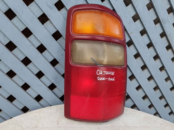 Foco trasero derecho Chevrolet Tahoe 2000 - 2006