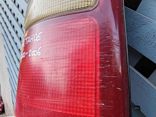 Foco trasero derecho Chevrolet Tahoe 2000 - 2006 - Imagen 3