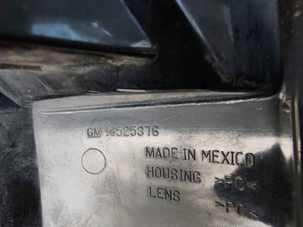 Foco trasero derecho Chevrolet Tahoe 2000 - 2006 - Imagen 5