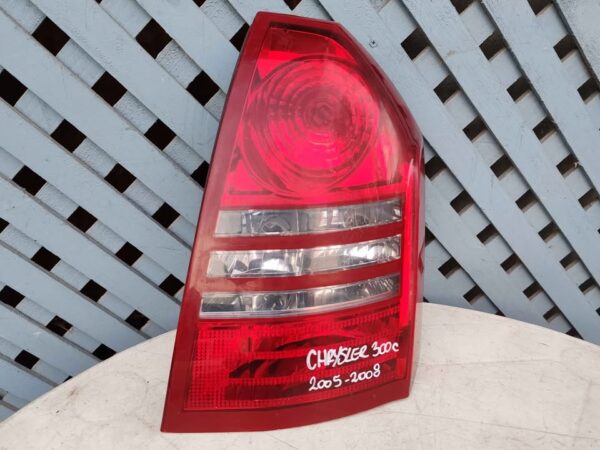 Foco trasero derecho Chrysler 300c 2005 - 2008