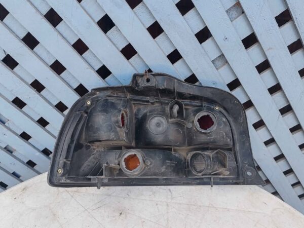 Foco trasero derecho Daihatsu Charade 1993 - 2000 - Imagen 3