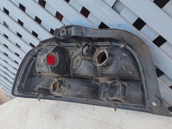 Foco trasero derecho Daihatsu Charade 1993 - 2000 - Imagen 4
