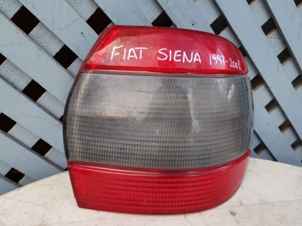 Foco trasero derecho Fiat Siena 1997 - 2001